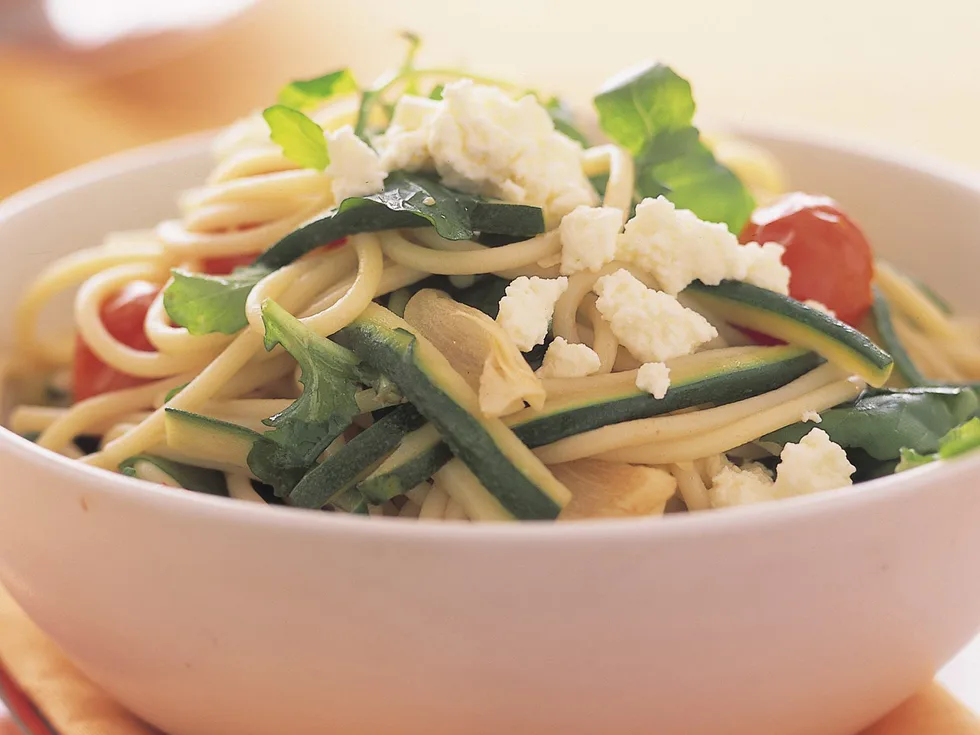 Spaghetti with zucchini and tomato