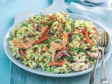 Creamy prawn and macaroni salad