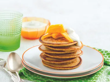 Chai pancakes with mango and yoghurt