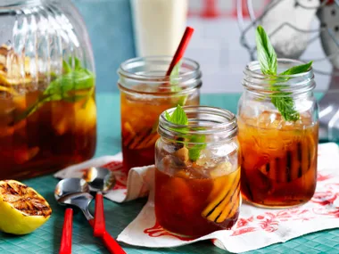 Peach and spiced rum iced tea
