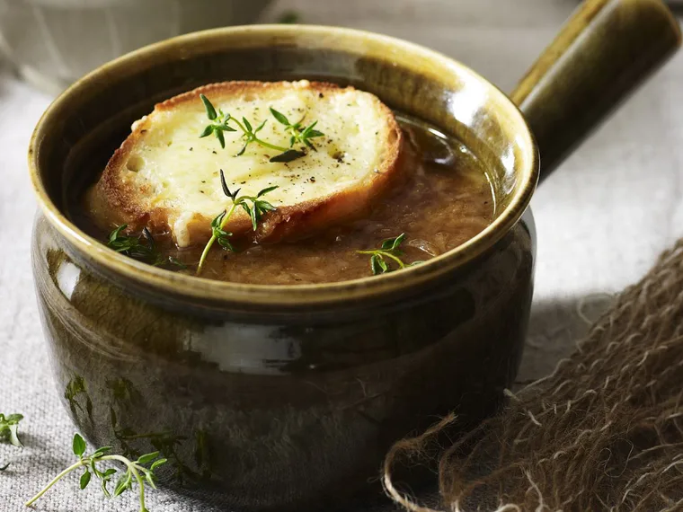 french onion with gruy&egrave;re cro&ucirc;tons