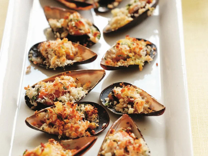 Mussels with garlic crumbs