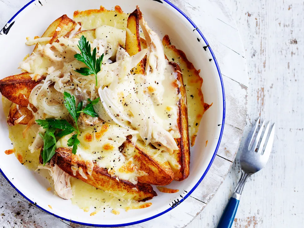 Chicken poutine with potato wedges
