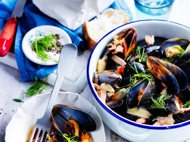 Bacon, cider and fennel mussels
