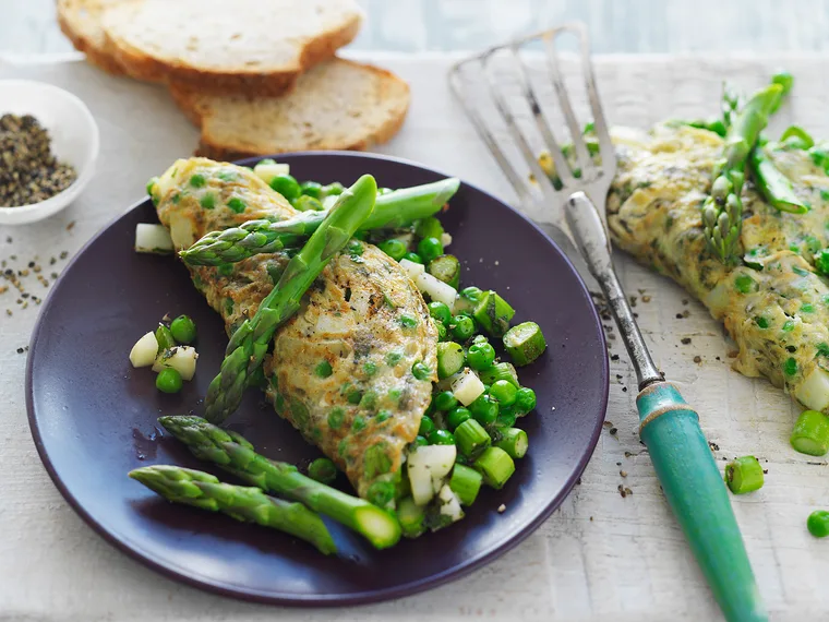 omelette with asparagus and mint