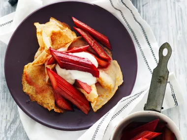 spelt crêpes with rhubarb in rose syrup