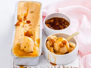 Caramelised pineapple and yoghurt ice-cream