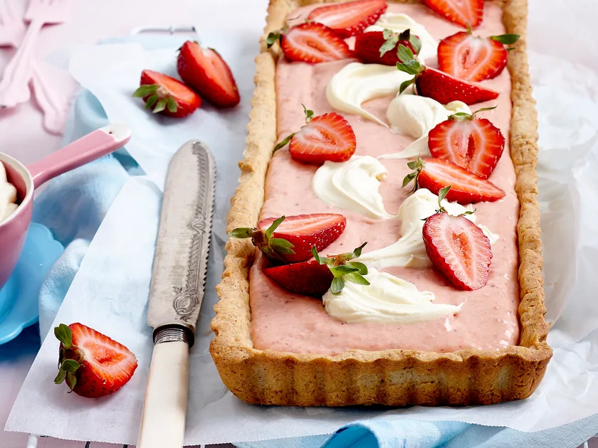 Strawberries and cream tart with almond crust