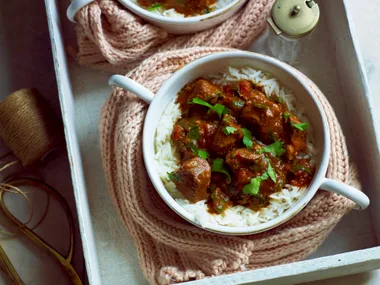 Pressure-cooker lamb in spicy tomato sauce