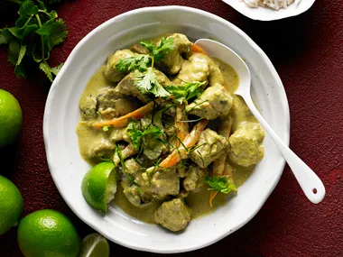 Slow-cooker pork and lemon grass curry