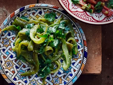 Grilled bullhorn chilli salad