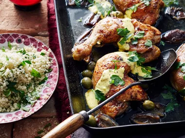 Chicken with saffron yoghurt sauce