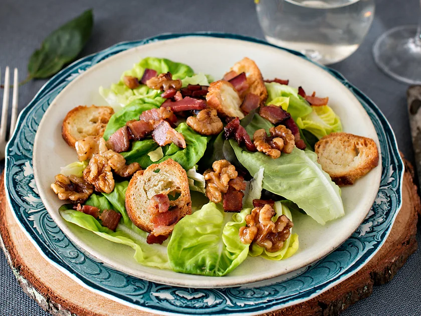 Salade aux noix