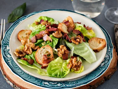 Salade aux noix