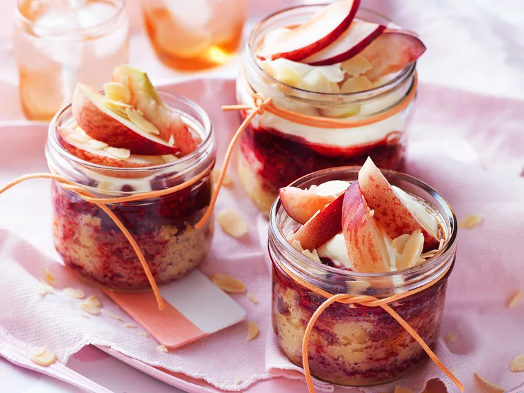 Peach melba cakes