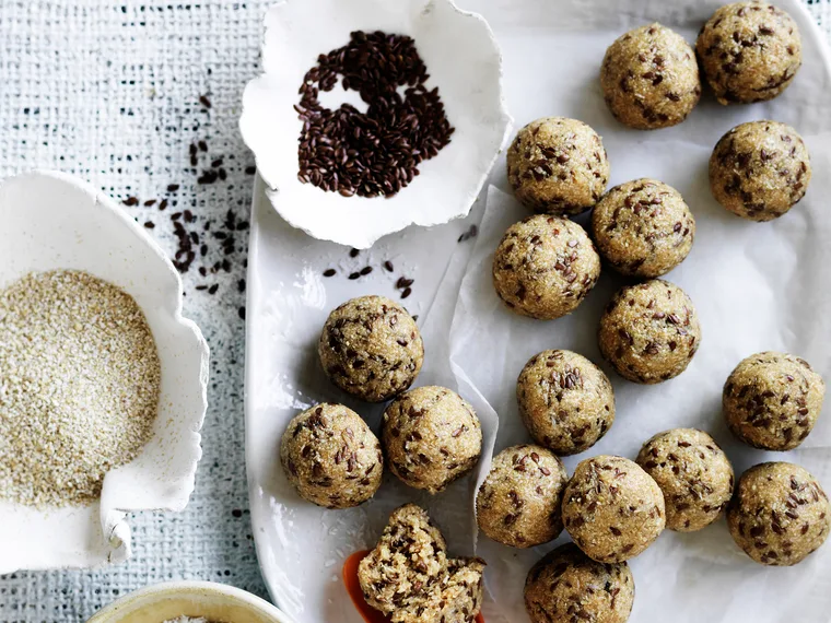 No-cook oatmeal balls
