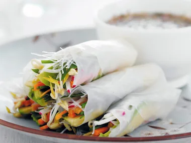 How to assemble a spring roll