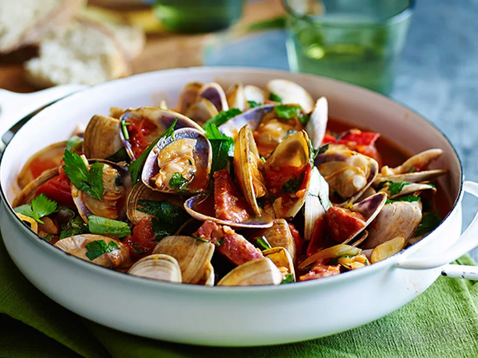 Clams with garlic, tomato & salami