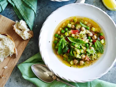 Green minestrone with chickpeas and lemon