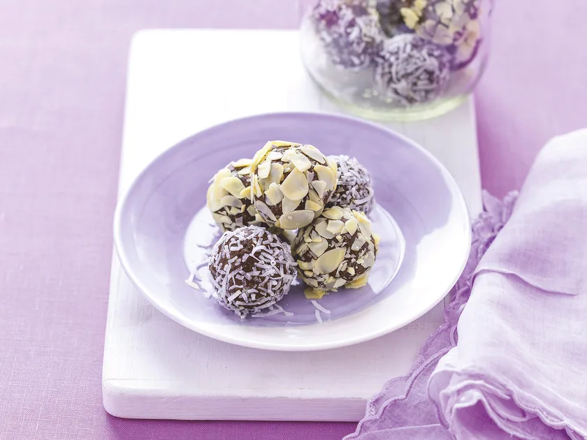 Chia and almond bliss balls