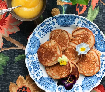 Buckwheat pikelets with honey-sweetened lemon curd