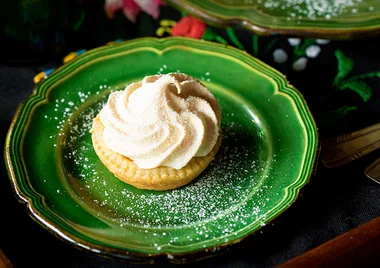 Apple meringue tartlets