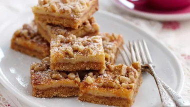 Caramel walnut slice