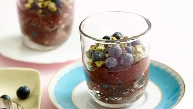 Raw chia chocolate puddings