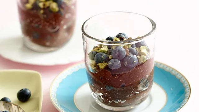 Raw chia chocolate puddings