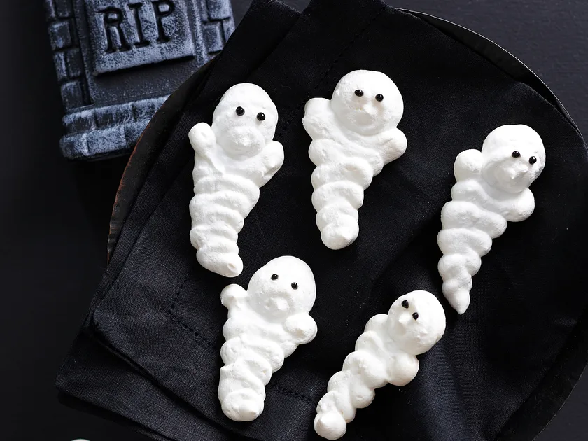 Meringue ghosts