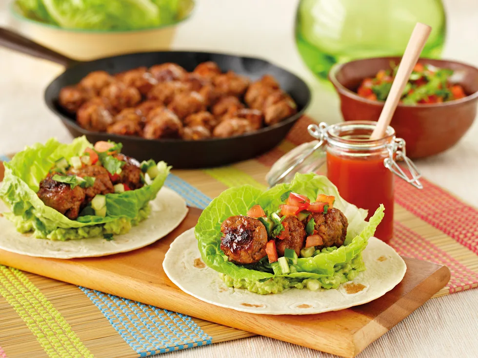 Soft tacos with meatballs