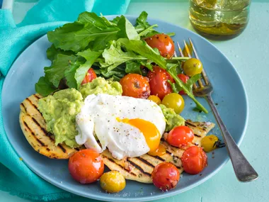 Flat breads with tomatoes and eggs
