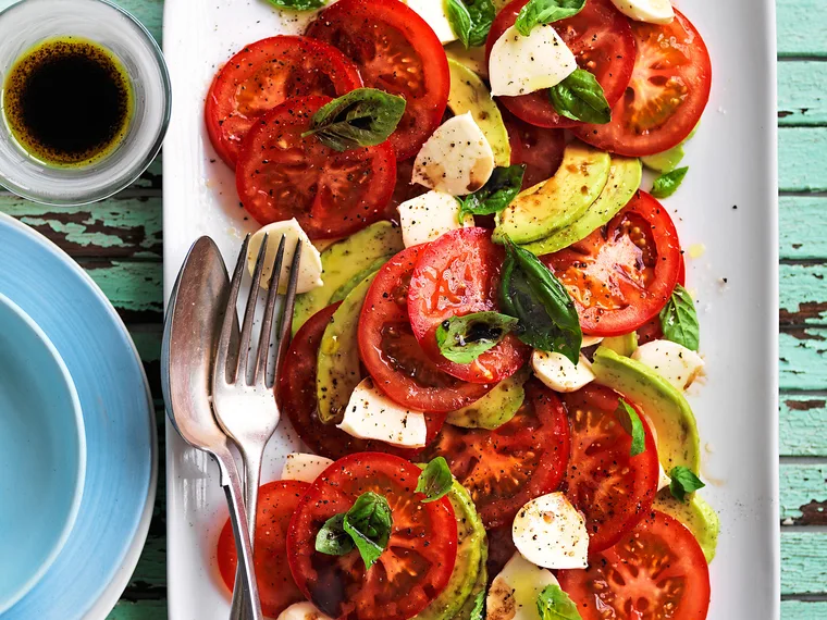 Avocado caprese salad