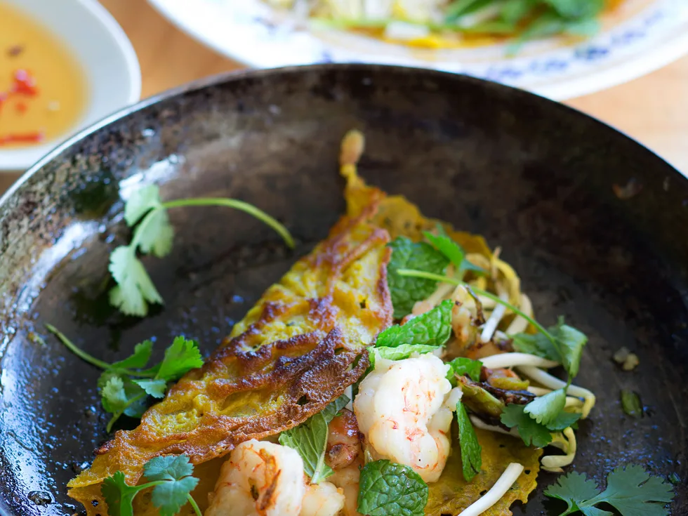 Crispy rice & coconut pancake with prawn filling