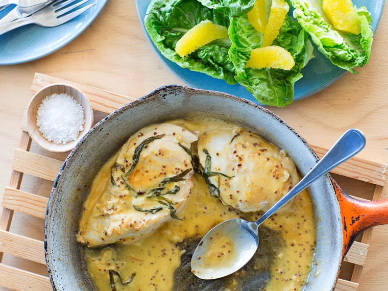 Chicken with tarragon and white wine sauce