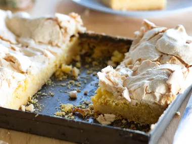 Gooey caramel meringue slice