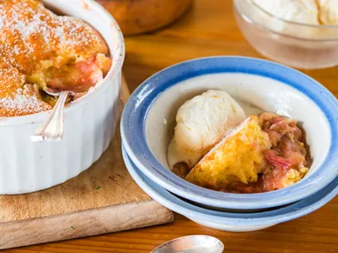 Apple and rhubarb sponge