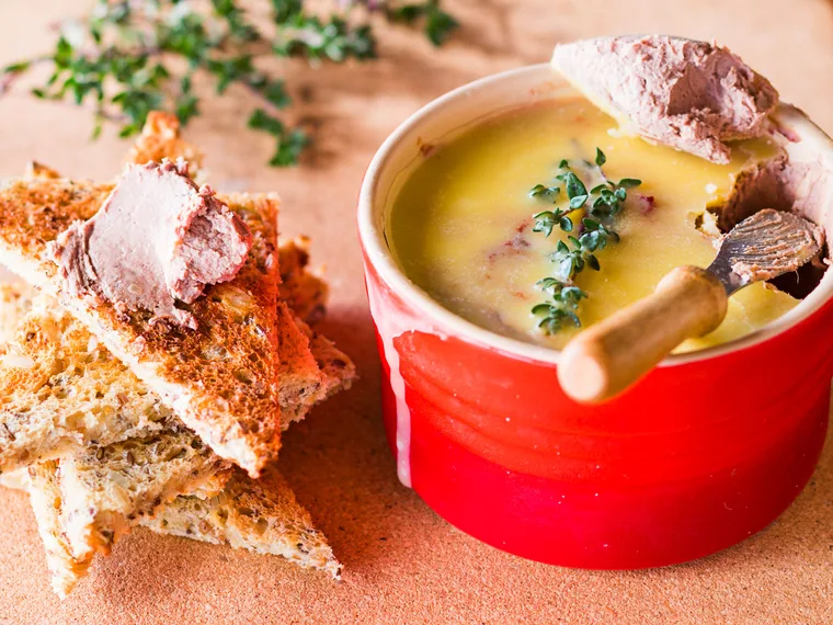 Chicken liver and brandy p&acirc;t&eacute;