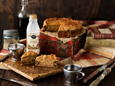 Apple and date camping cake
