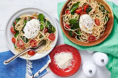 Pasta with poached egg and spinach