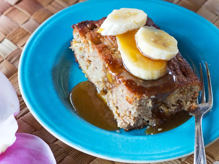 Banana and cardamom cake with caramel sauce