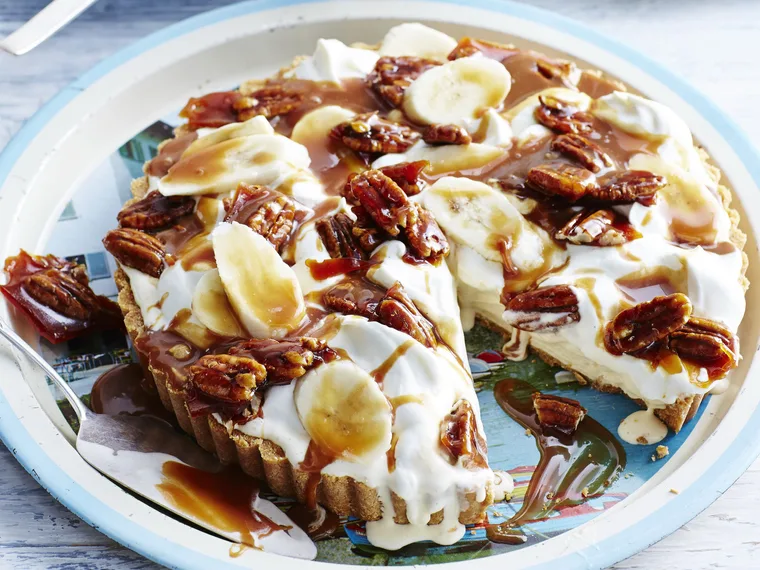 banoffee ice-cream tart with toffeed pecans