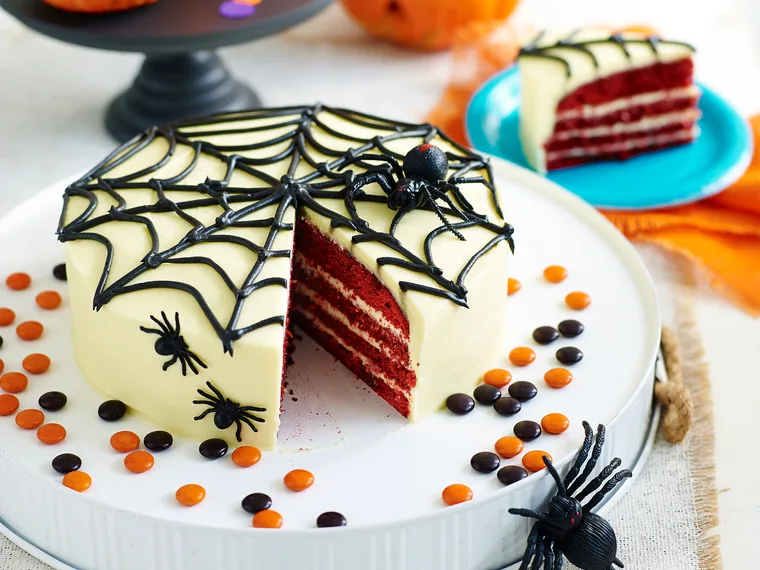 Wacky web halloween cake