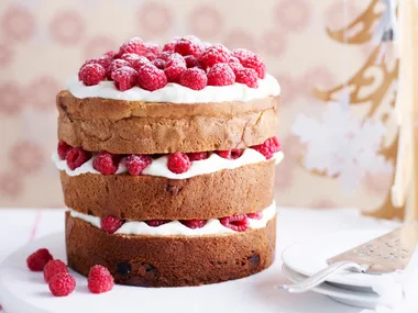 Panettone with mascarpone and raspberries