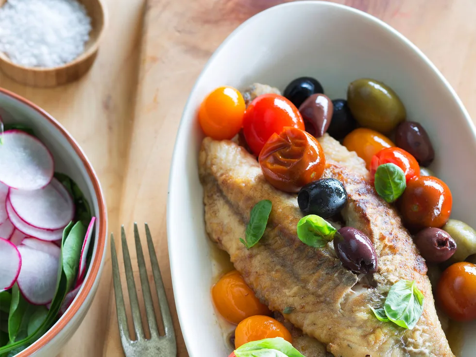 Pan-fried fish with olives & tomatoes