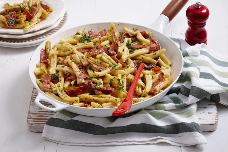 Salami carbonara