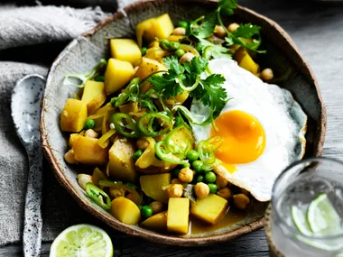 Sri Lankan potato and pea curry