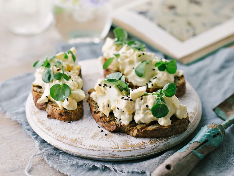 Bantam-egg tartines