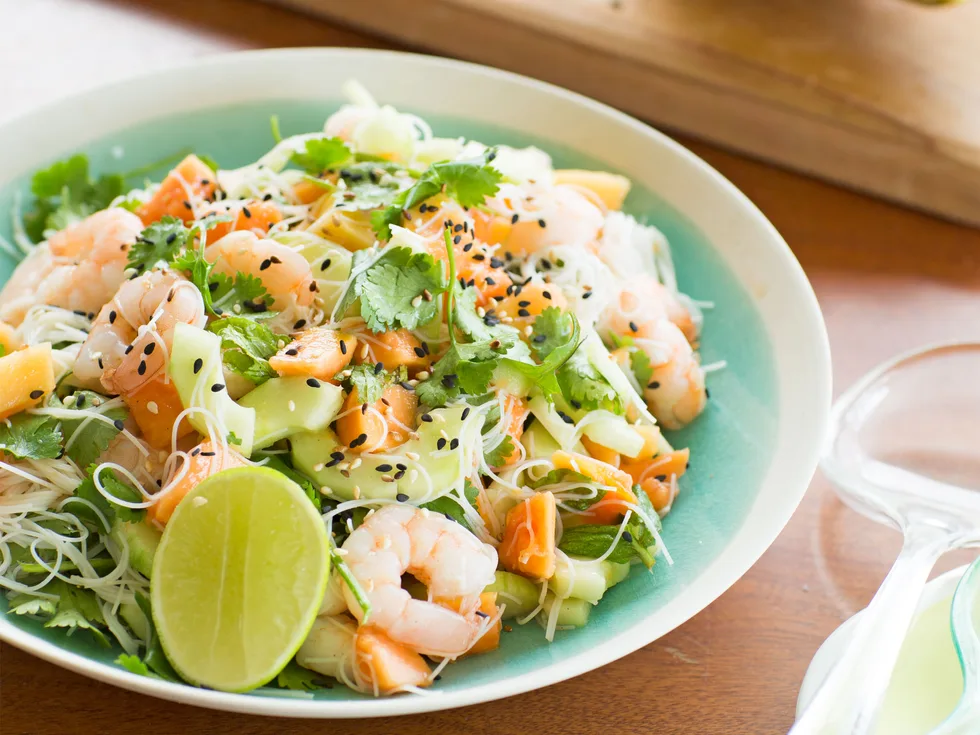 Prawn and pawpaw salad