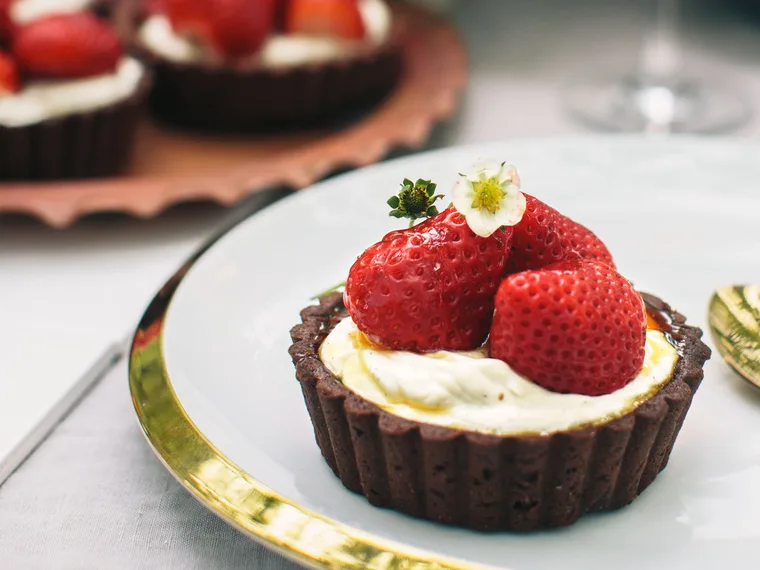 Labneh & chocolate spelt tarts